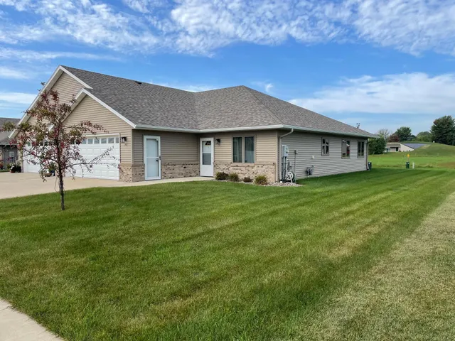 $289,900 | 101 Brittany Way Southeast, Grand Meadow, MN 55936