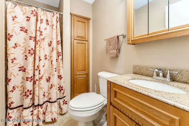 a picture of a bathroom