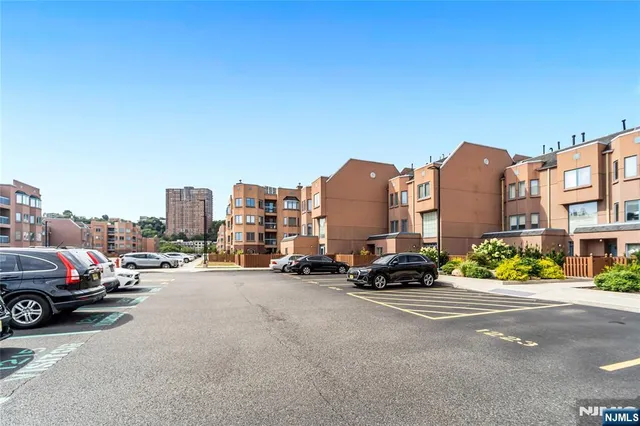 $799,000 | 309 Hancock Court, Unit M309, Edgewater, NJ 07020