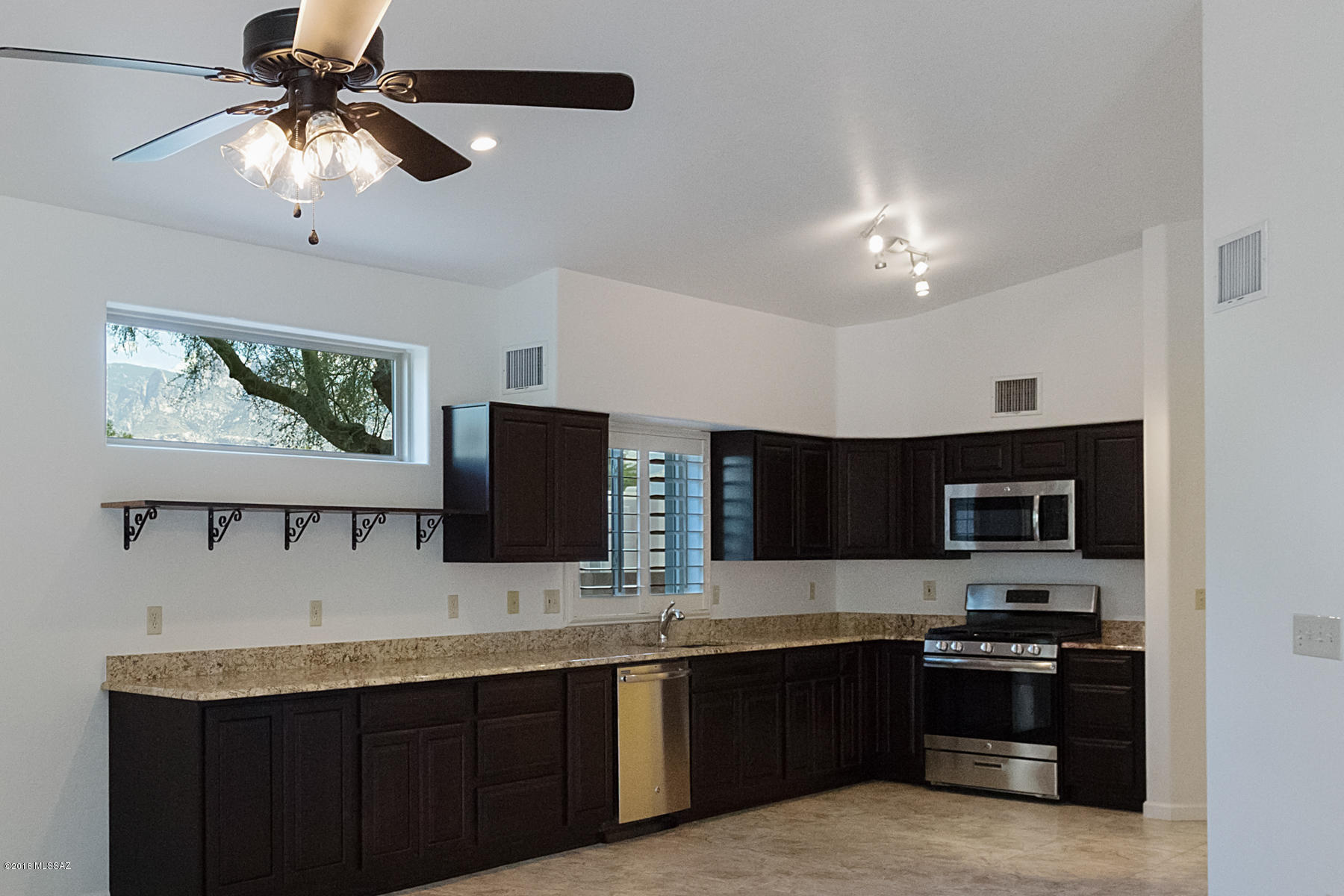 476 West Spearhead Road Tucson, AZ 85737 - Photo 3 of 23 Tucson Real Estate Photography by KC Cre