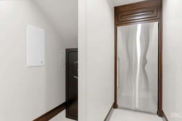 a view of a livingroom with furniture and windows