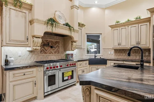 $2,500,000 | Undisclosed Address, Bakersfield, CA 93314