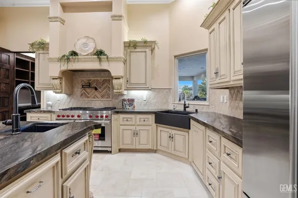 $2,500,000 | Undisclosed Address, Bakersfield, CA 93314