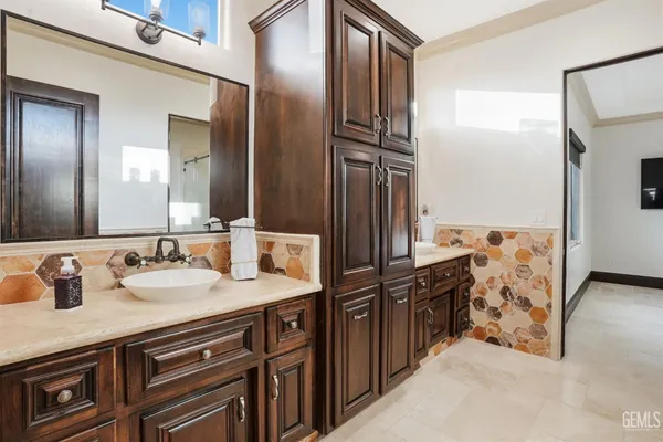 $2,500,000 | Undisclosed Address, Bakersfield, CA 93314