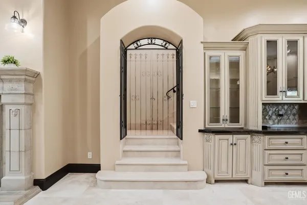 $2,500,000 | Undisclosed Address, Bakersfield, CA 93314