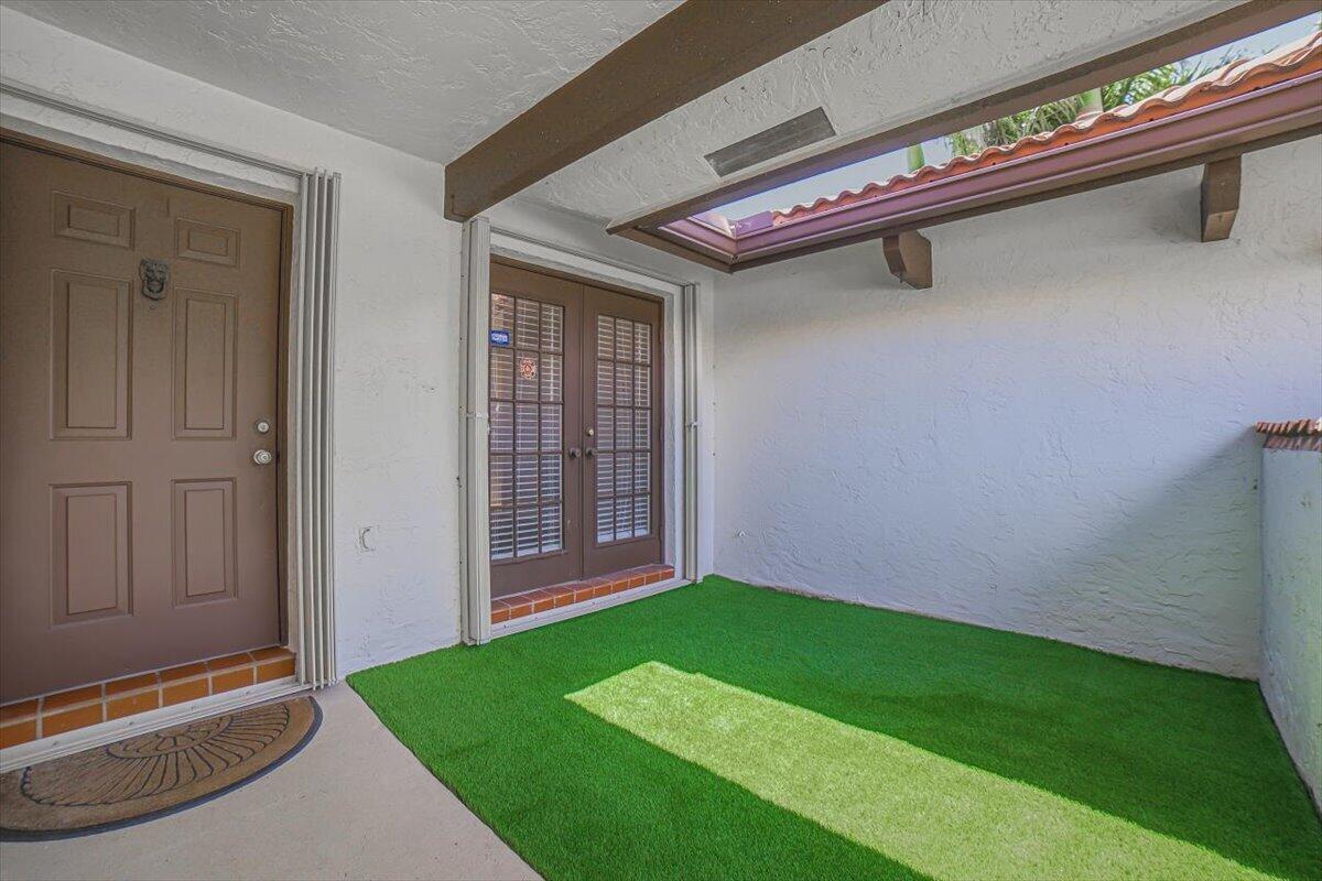 7000 Northwest 4th Avenue Boca Raton, FL 33487 - Photo 7 of 34 33-Courtyard