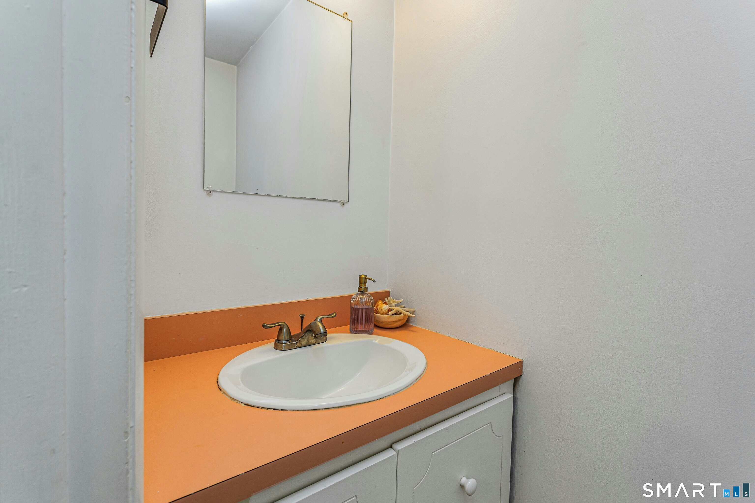168 Belltown Road, Unit 46 Stamford, CT 06905 - Photo 7 of 22 Gallery Image 7