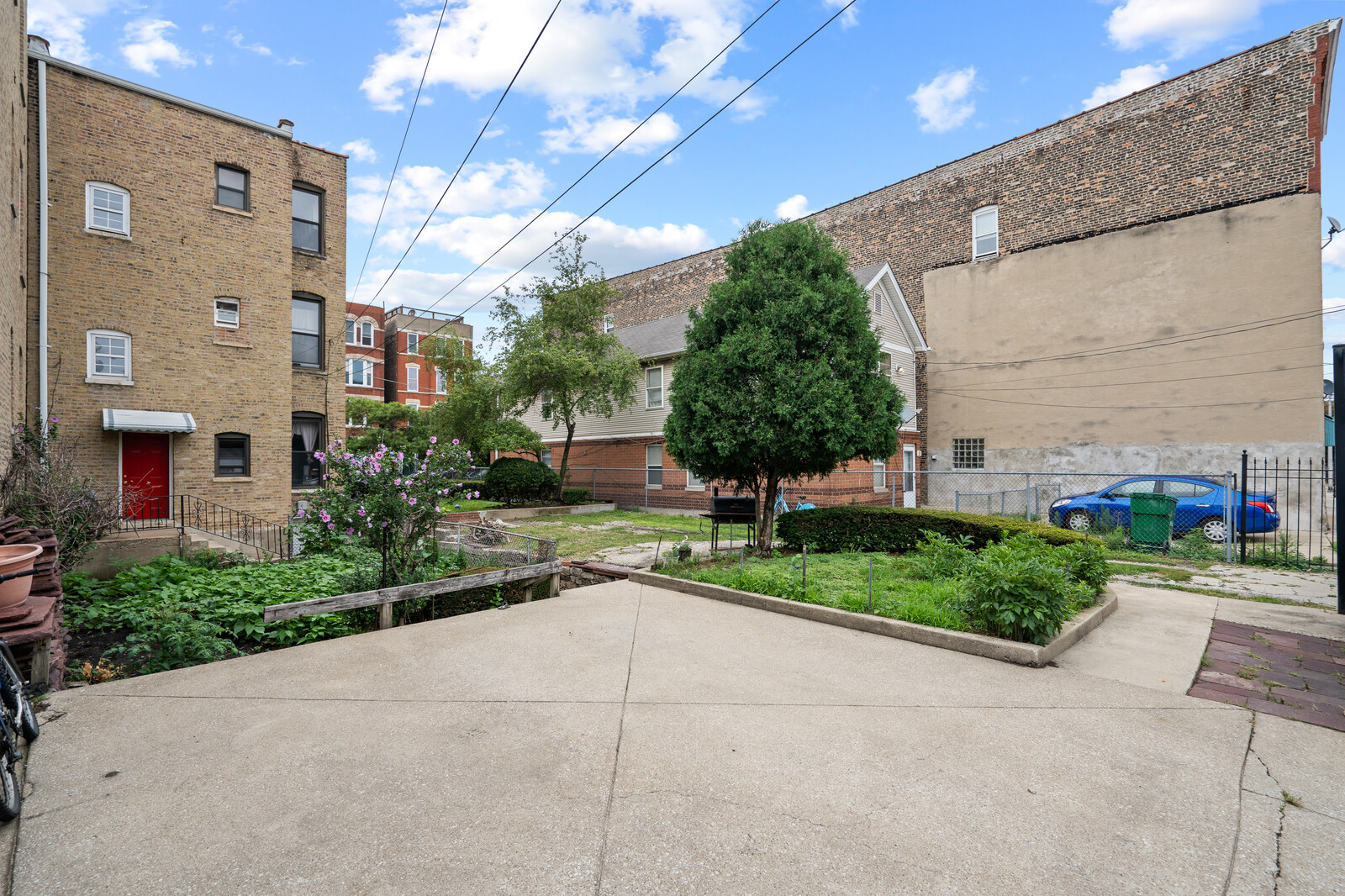 1331 West Huron Street Chicago, IL 60642 - Photo 11 of 11 a front view of a building with garden
