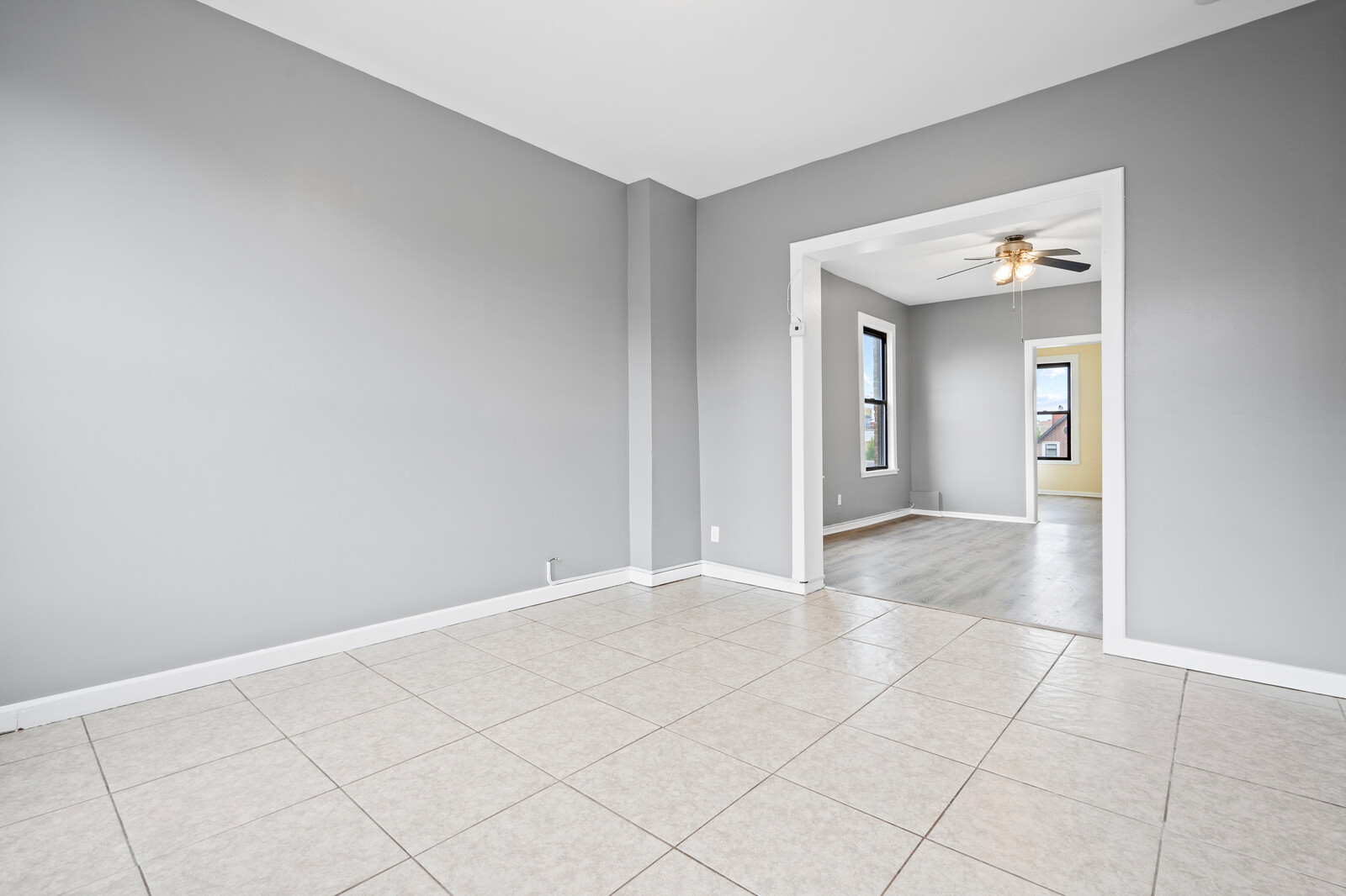 1331 West Huron Street Chicago, IL 60642 - Photo 6 of 11 a view of an empty room and window