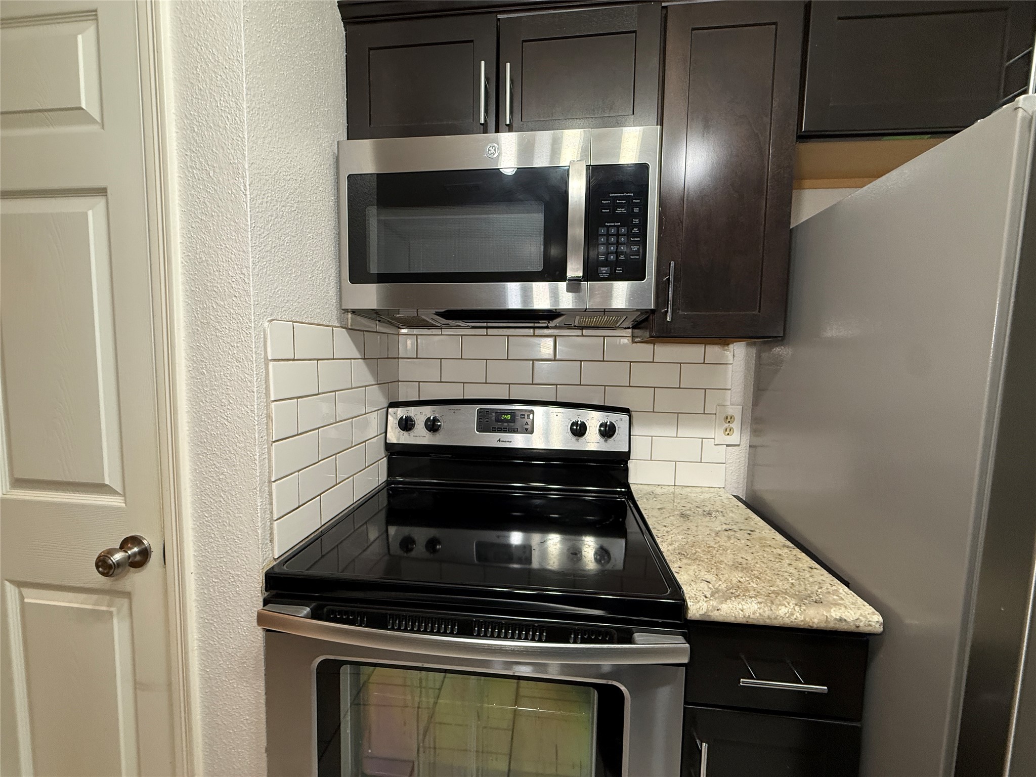 2125 Augusta Drive, Unit 83 Houston, TX 77057 - Photo 15 of 34 a stove top oven sitting inside of a kitchen