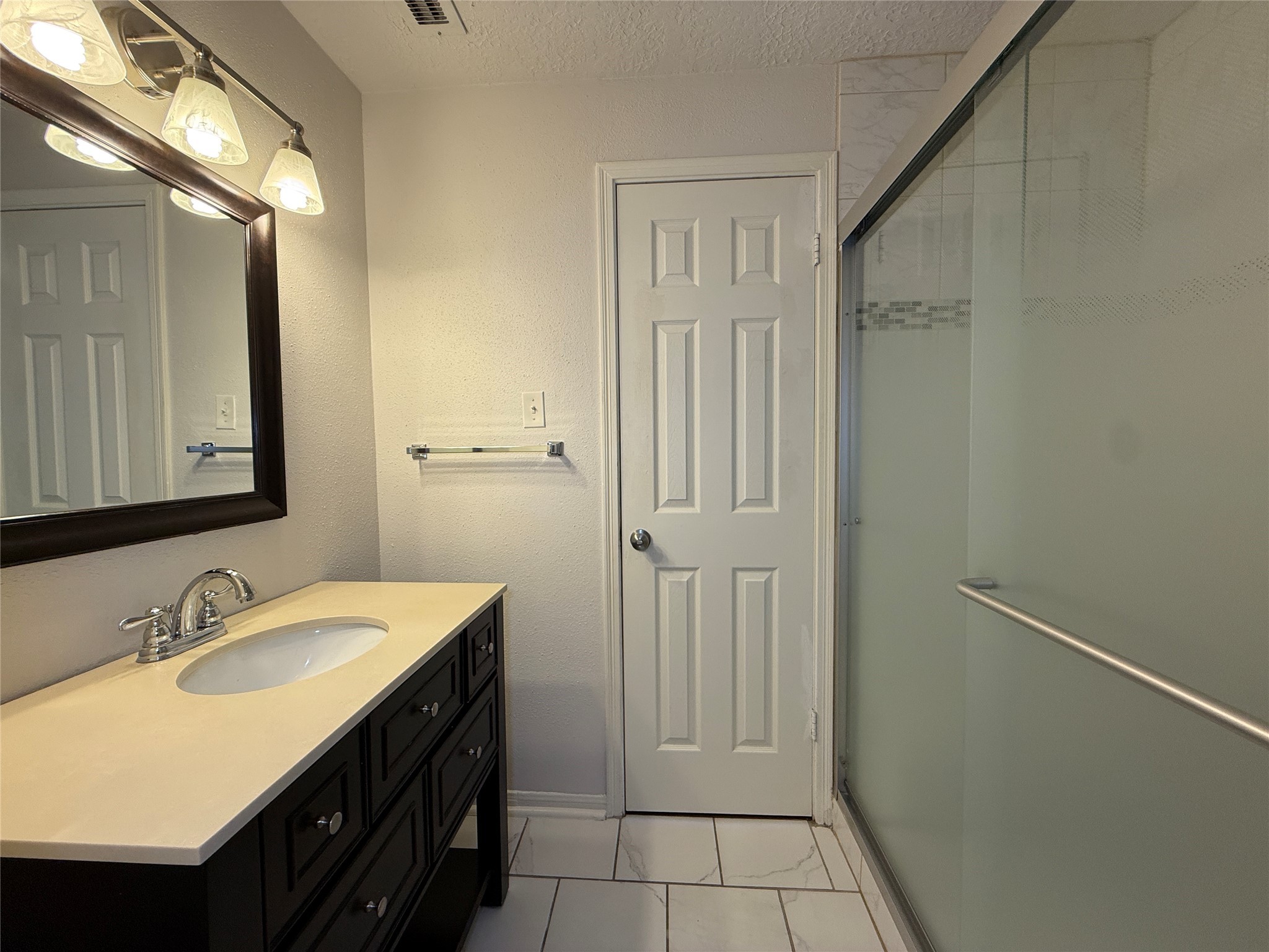 2125 Augusta Drive, Unit 83 Houston, TX 77057 - Photo 23 of 34 a bathroom with a sink and a mirror