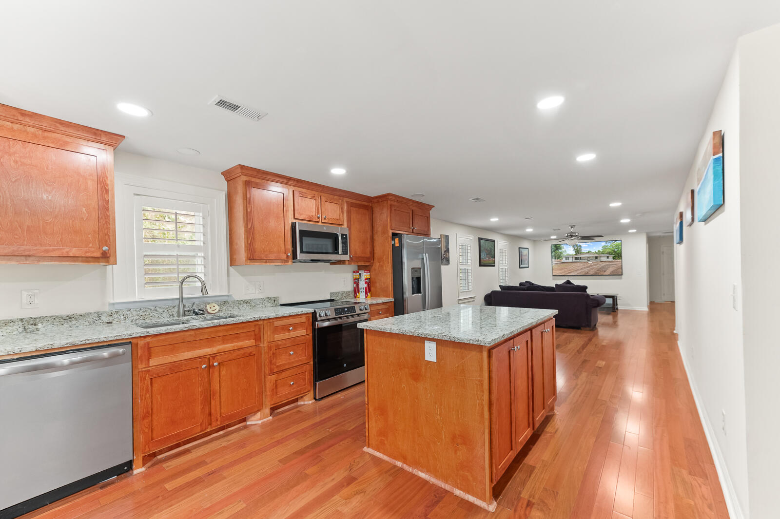1729 North Highway 17 Mount Pleasant, SC 29464 - Photo 5 of 18 Kitchen