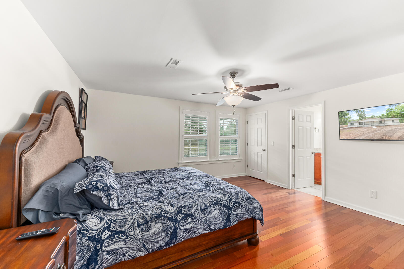 1729 North Highway 17 Mount Pleasant, SC 29464 - Photo 8 of 18 Owner's Suite