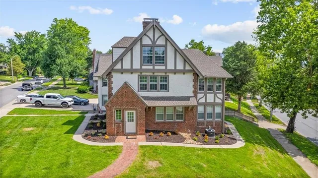 $1,950,000 | 1120-1124 Ward Parkway, Kansas City, MO 64112