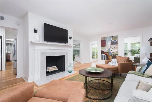 $1,950,000 | 1120-1124 Ward Parkway, Kansas City, MO 64112