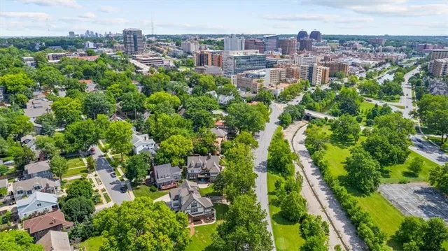 $1,950,000 | 1120-1124 Ward Parkway, Kansas City, MO 64112