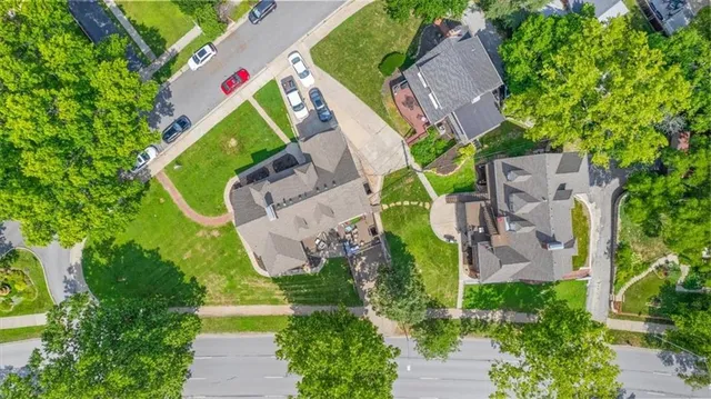 $1,950,000 | 1120-1124 Ward Parkway, Kansas City, MO 64112