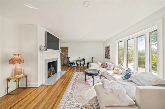 $1,950,000 | 1120-1124 Ward Parkway, Kansas City, MO 64112