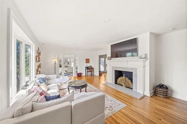 $1,950,000 | 1120-1124 Ward Parkway, Kansas City, MO 64112