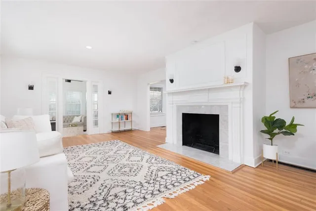 $1,950,000 | 1120-1124 Ward Parkway, Kansas City, MO 64112