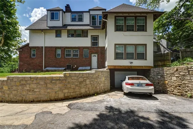 $1,950,000 | 1120-1124 Ward Parkway, Kansas City, MO 64112