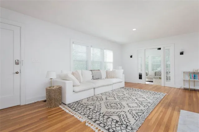 $1,950,000 | 1120-1124 Ward Parkway, Kansas City, MO 64112