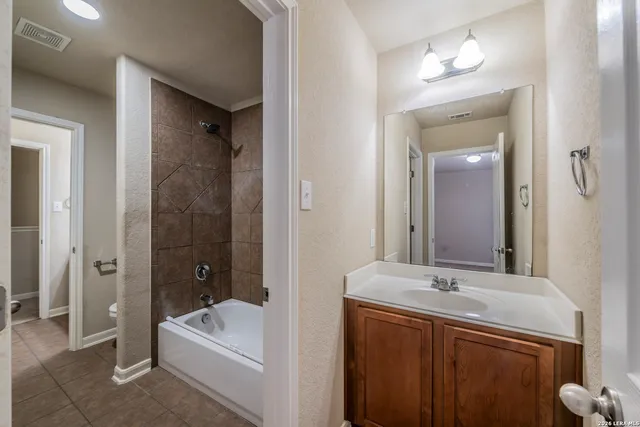 $2,100 | 10703 Axis Crossing, San Antonio, TX 78245