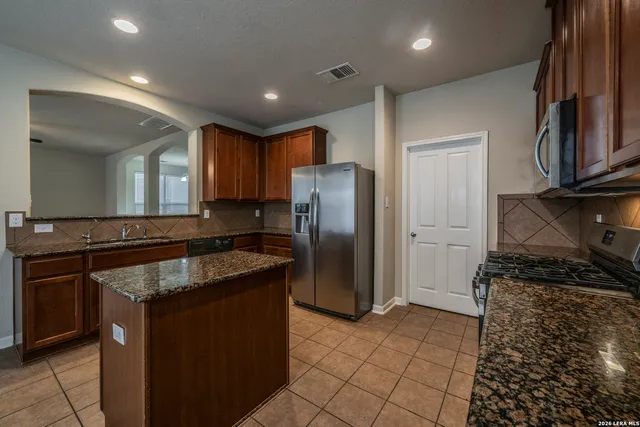 $2,100 | 10703 Axis Crossing, San Antonio, TX 78245