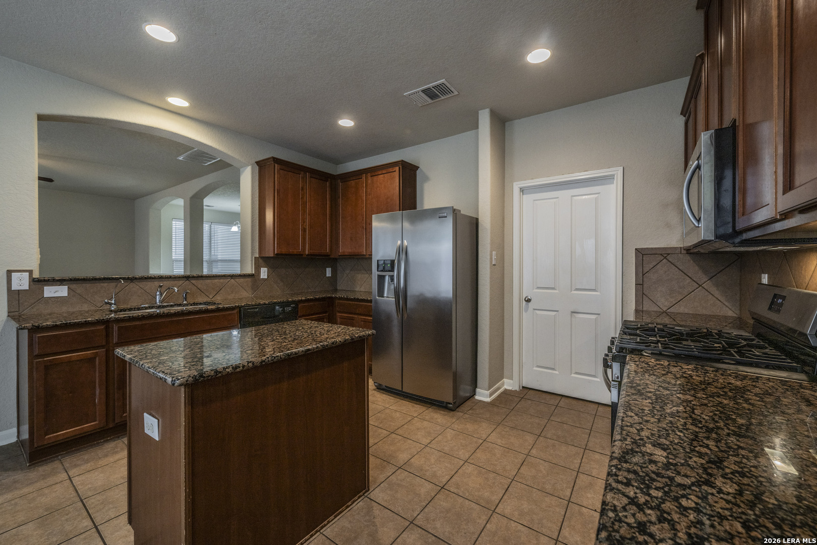 10703 Axis Crossing San Antonio, TX 78245 - Photo 4 of 16