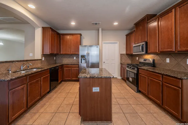$2,100 | 10703 Axis Crossing, San Antonio, TX 78245