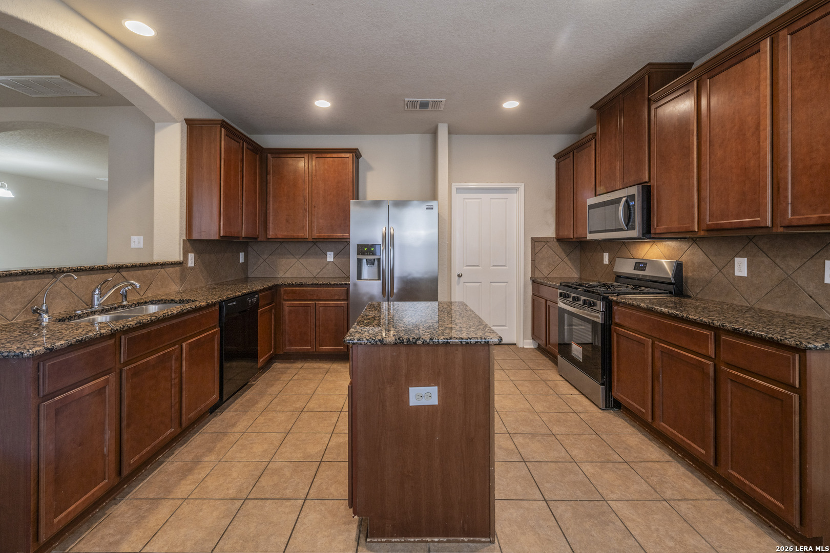 10703 Axis Crossing San Antonio, TX 78245 - Photo 5 of 16