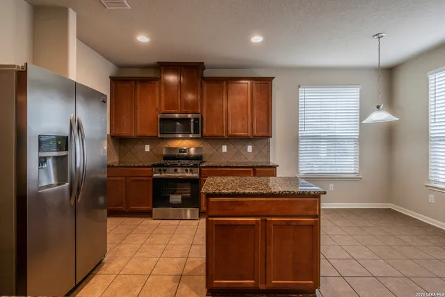 $2,100 | 10703 Axis Crossing, San Antonio, TX 78245