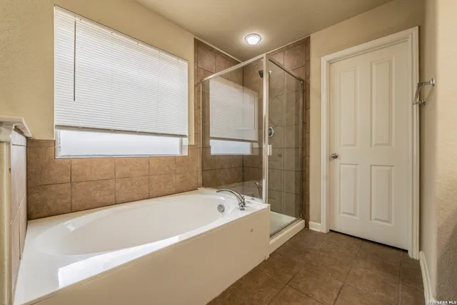 $2,100 | 10703 Axis Crossing, San Antonio, TX 78245