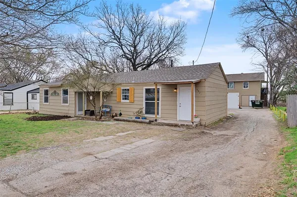 a view of a house with a yard and garage