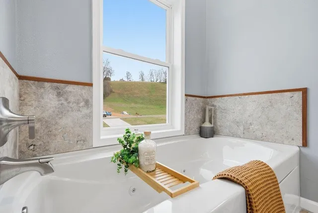 $625,000 | 1118 Espalier Drive, Decatur, TN 37322