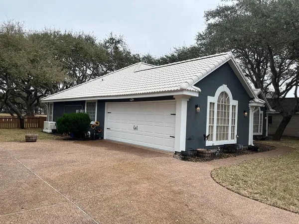 $2,975 | 423 Augusta Drive, Rockport, TX 78382