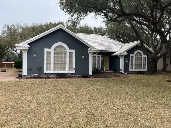 $2,975 | 423 Augusta Drive, Rockport, TX 78382