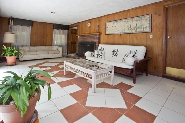 18 Chatham Way Lynnfield, MA 01940 - Photo 17 of 28 a living room with furniture and flowers