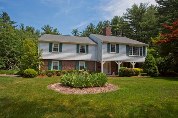 18 Chatham Way Lynnfield, MA 01940 - Photo 28 of 28 a front view of a house with a yard