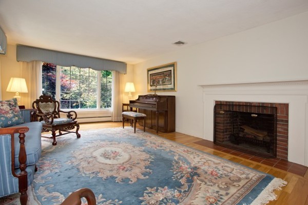 18 Chatham Way Lynnfield, MA 01940 - Photo 4 of 28 a living room with furniture and a fireplace