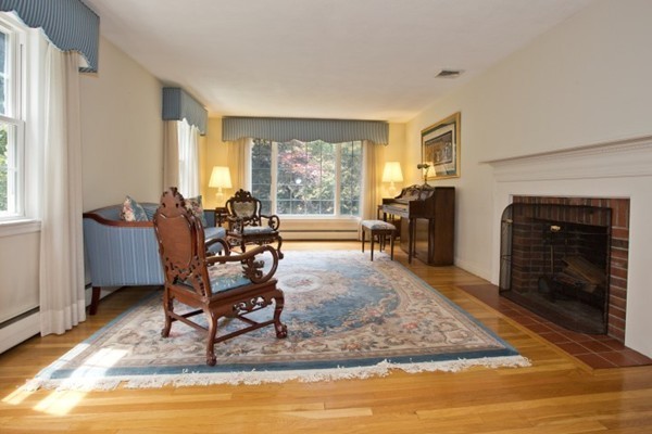 18 Chatham Way Lynnfield, MA 01940 - Photo 5 of 28 a living room with furniture and a fireplace