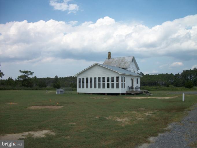 Exterior (Rear)