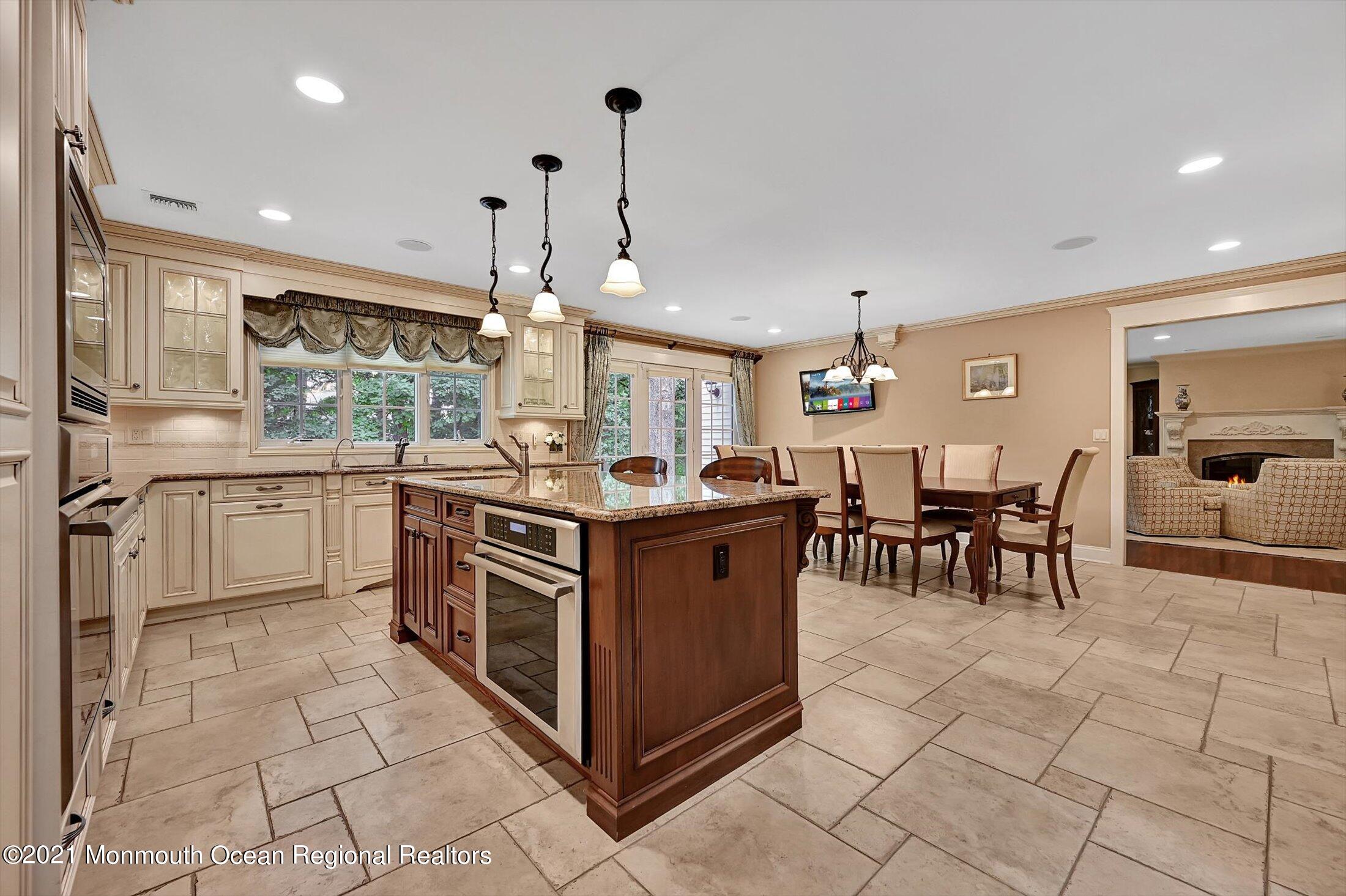 4 Fox Hunt Road Holmdel, NJ 07733 - Photo 13 of 39 Gourmet Kitchen