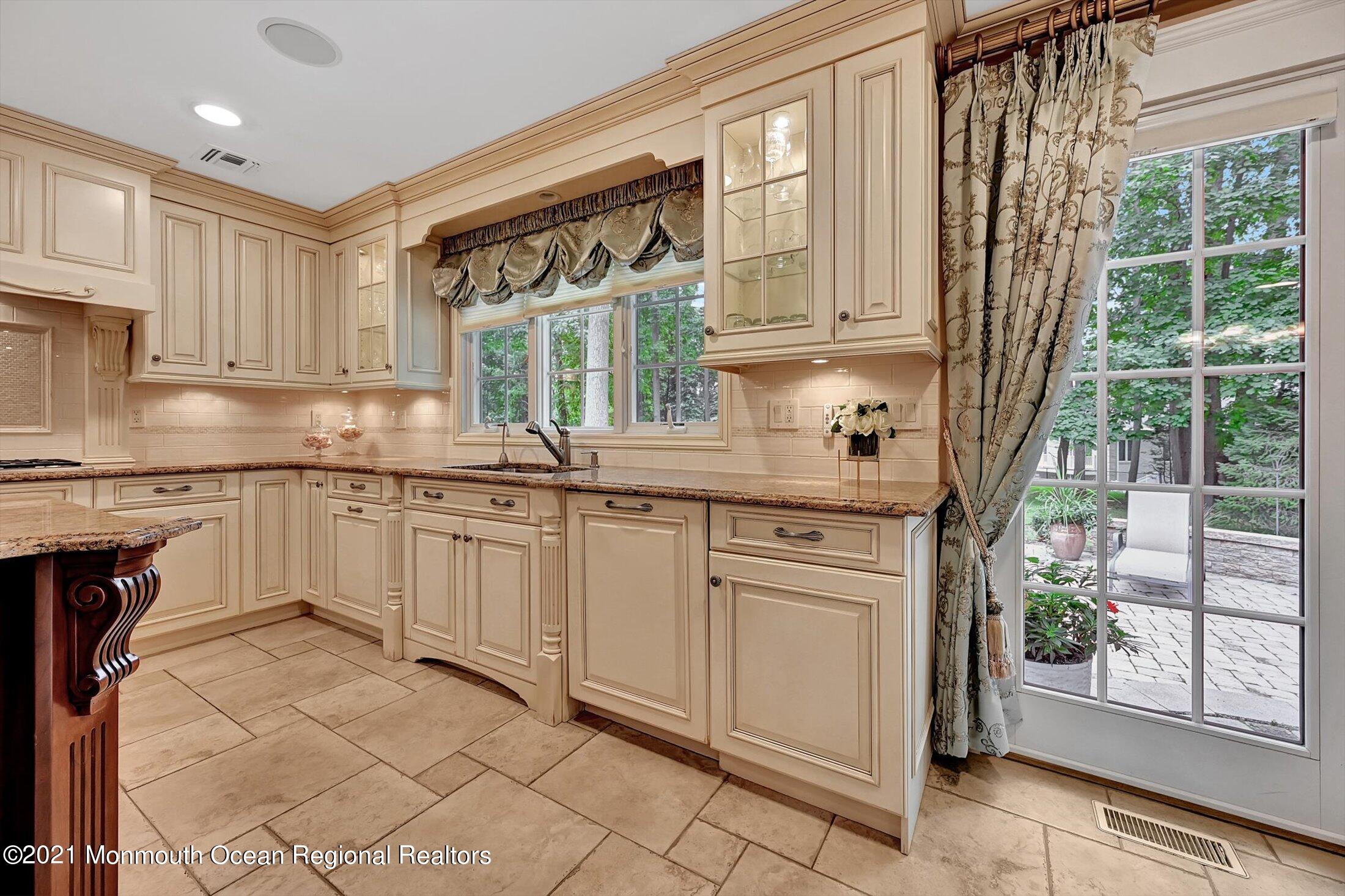 4 Fox Hunt Road Holmdel, NJ 07733 - Photo 15 of 39 Kitchen