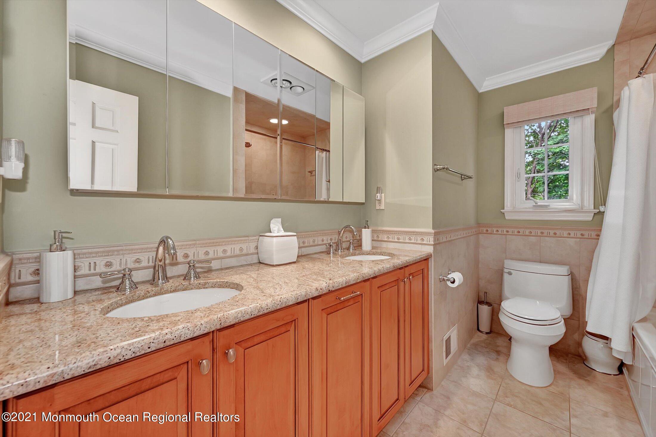 4 Fox Hunt Road Holmdel, NJ 07733 - Photo 26 of 39 Hall Bath