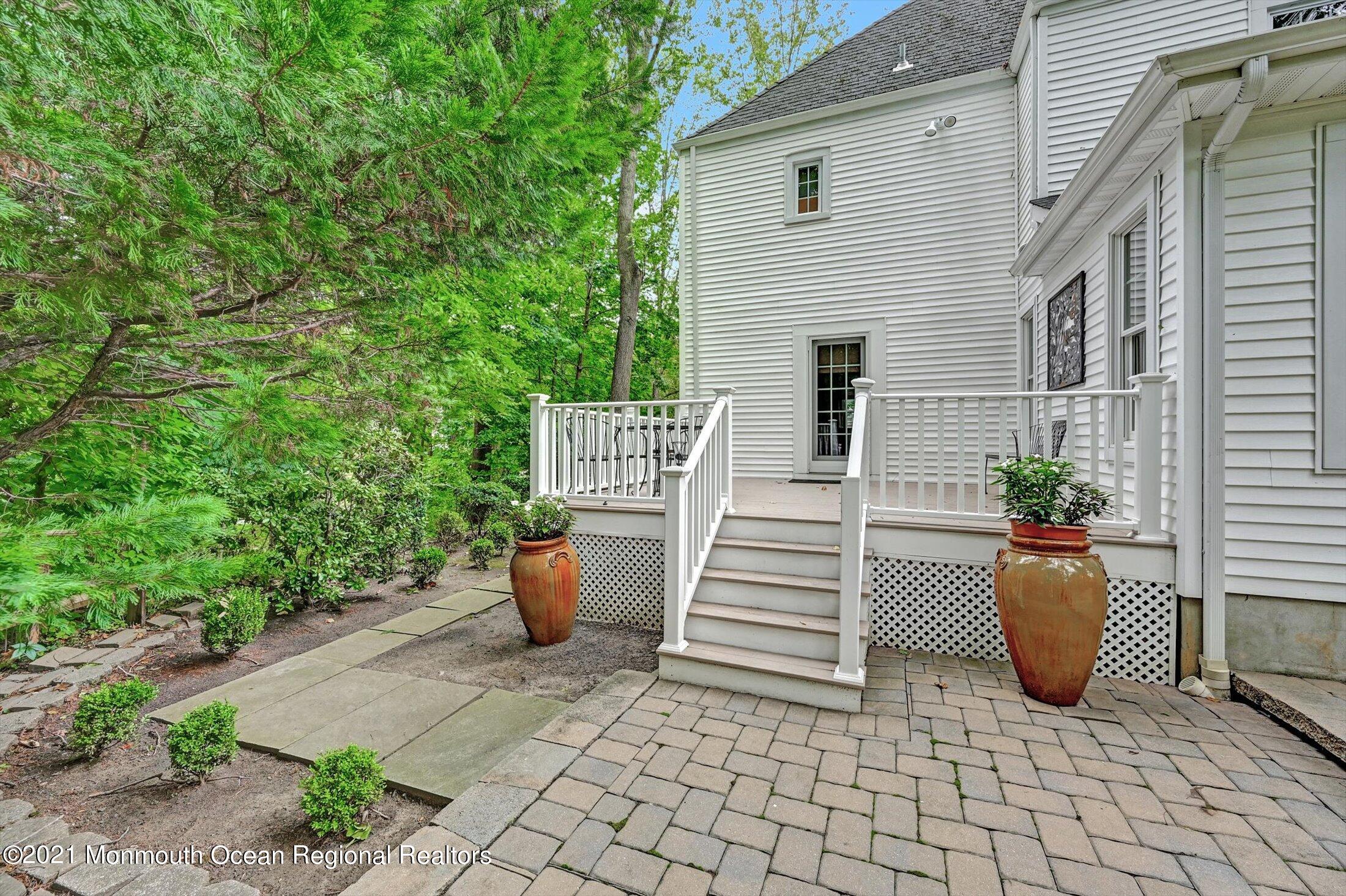 4 Fox Hunt Road Holmdel, NJ 07733 - Photo 32 of 39 Deck