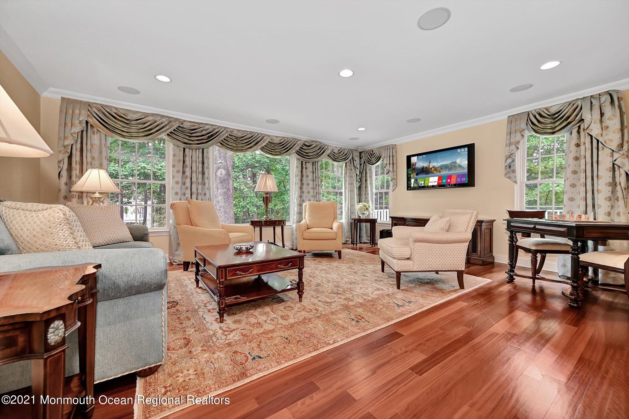 4 Fox Hunt Road Holmdel, NJ 07733 - Photo 10 of 39 Living Room