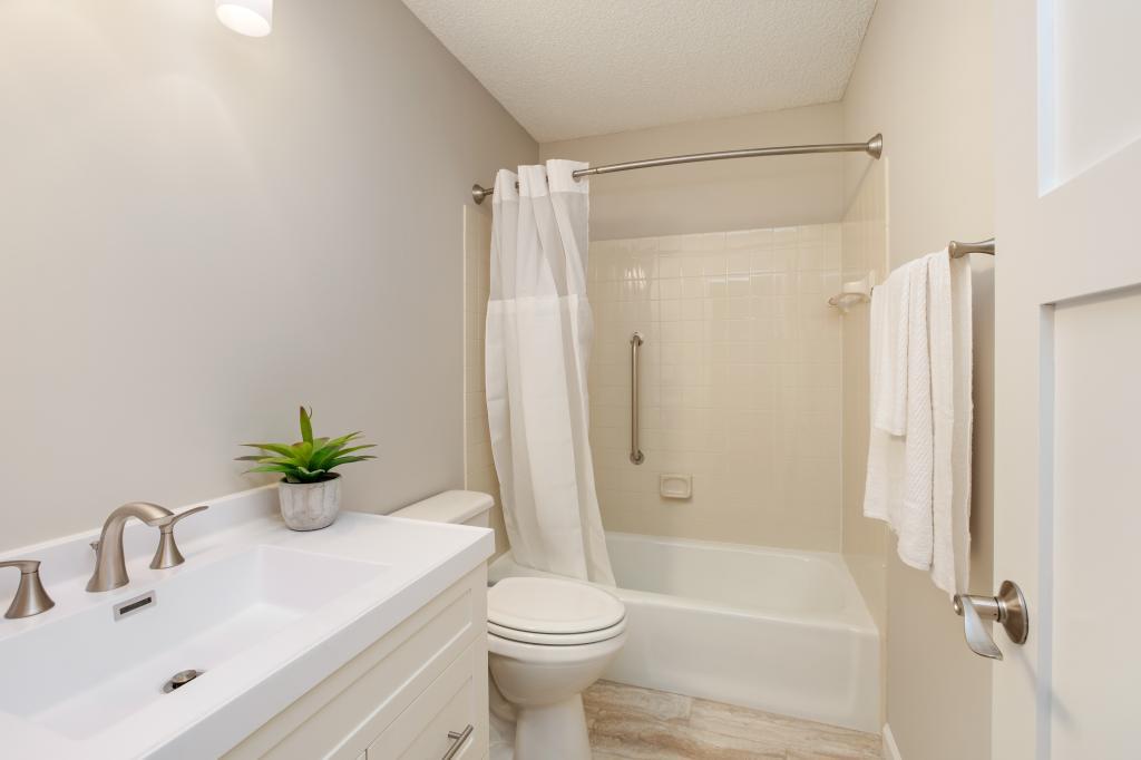 14367 Embry Path Apple Valley, MN 55124 - Photo 9 of 15 Gallery Image 9