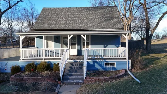 $220,000 | 36 Logan Street, Leavenworth, KS 66048
