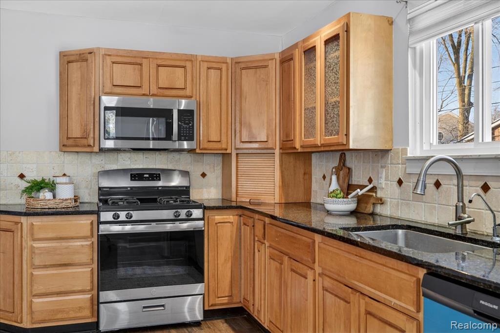 1155 Seabury Drive Lake Orion, MI 48362 - Photo 11 of 41